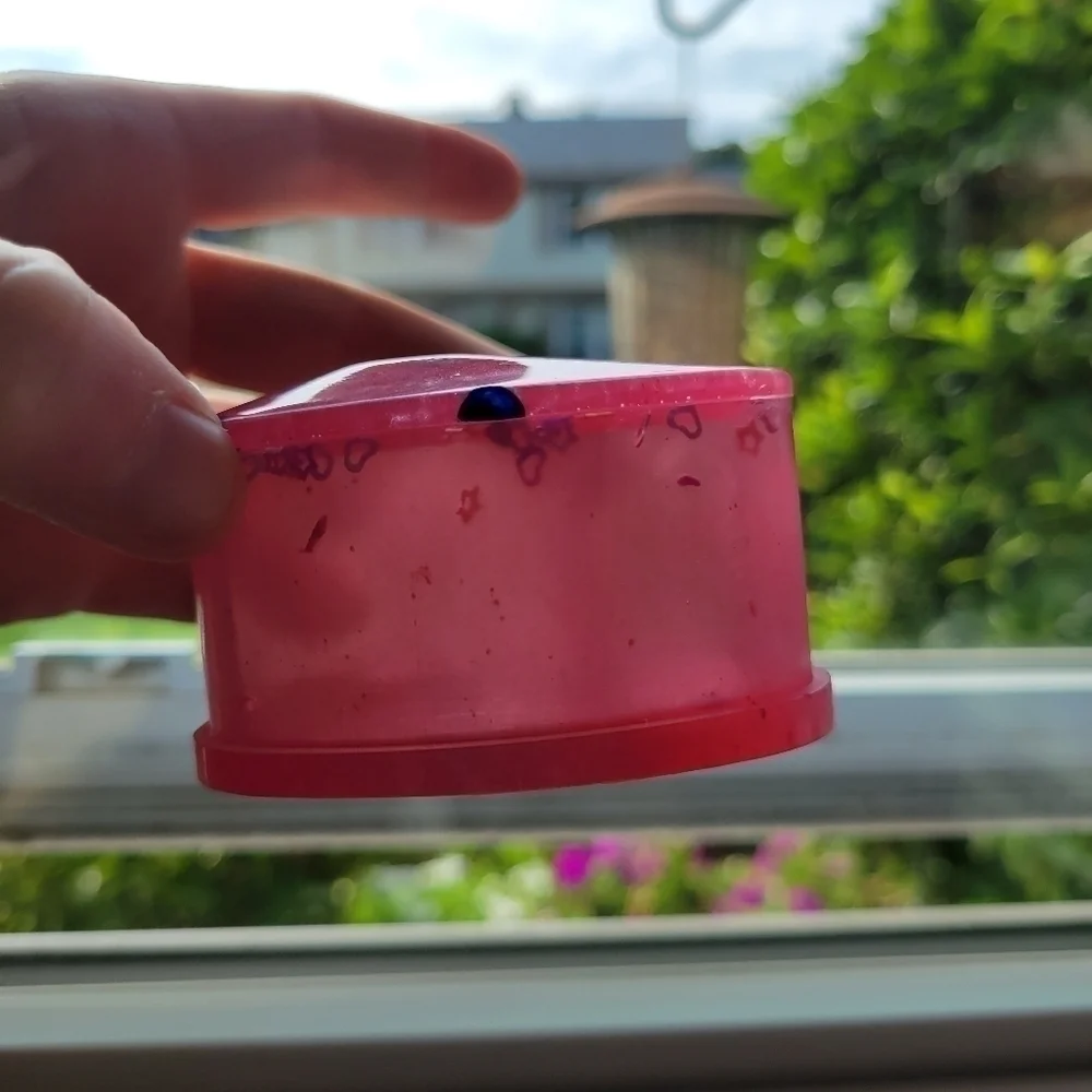 NEW Handmade Resin Pink Trinket Box With A Dasisy And Extras